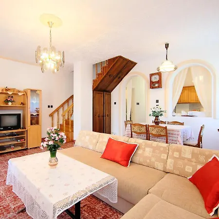 Daisy 2 By Interhome